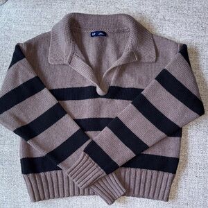 GAP Cropped V-Neck Sweater
